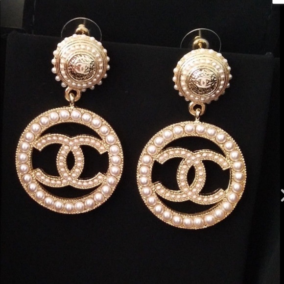 CHANEL Jewelry - Auth Chanel gold  & pearl cc long drop earrings